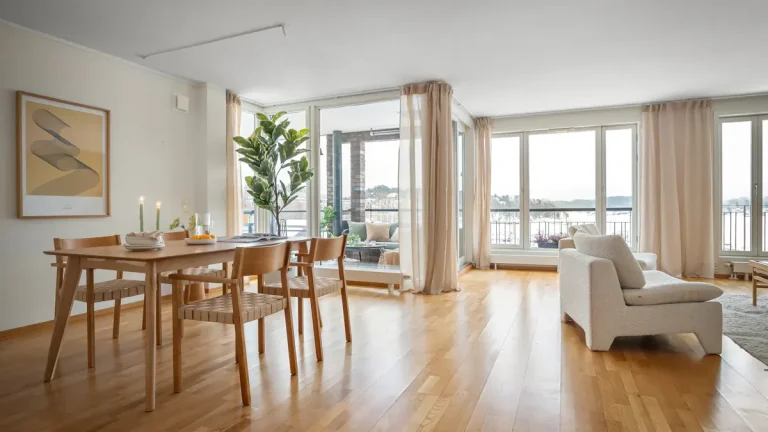 Choosing Between SPC and LVP Flooring for Modern Homes