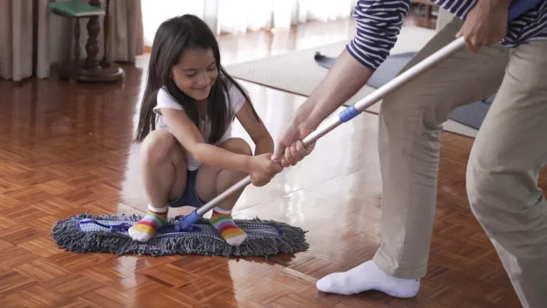 Dos and Don’ts for Cleaning Vinyl Floors After Cutting