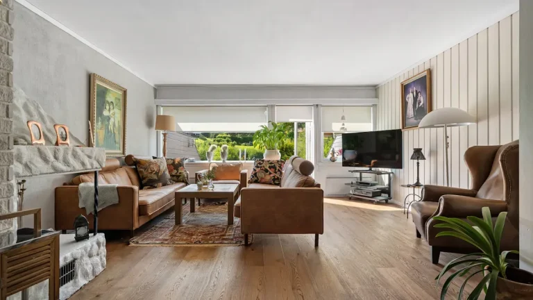 Simple Ways to Prevent Fading When Installing Vinyl Flooring in Bright Spaces